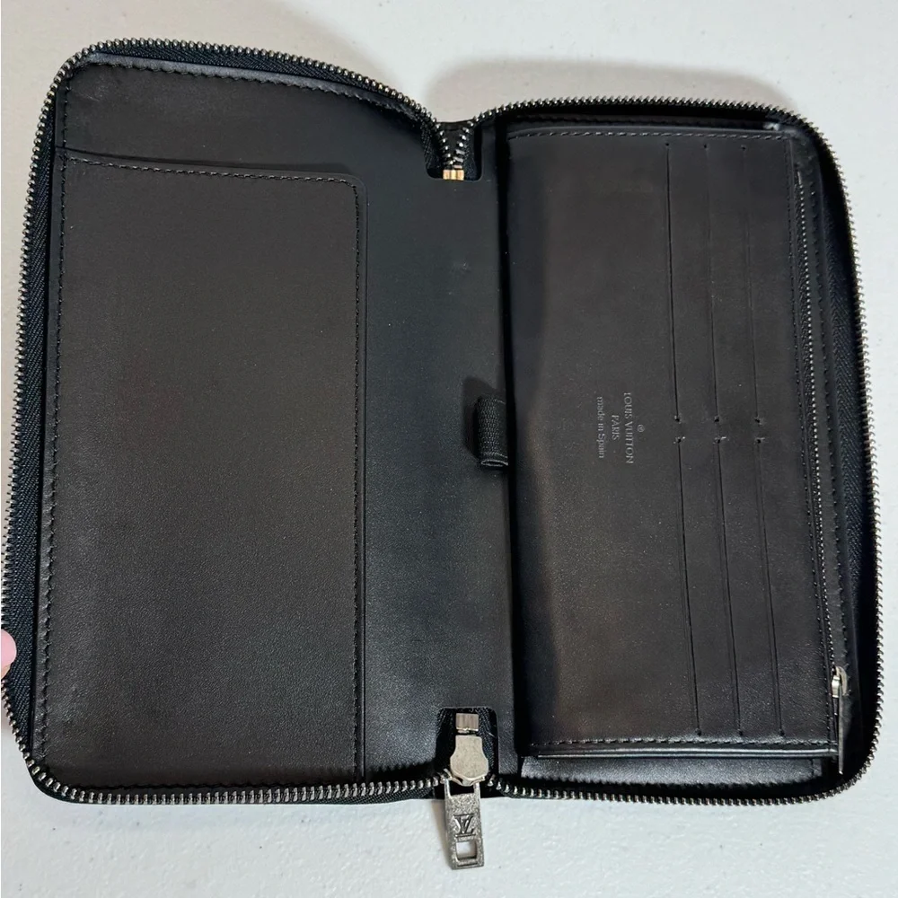 AUTHENTIC Louis Vuitton Utah Black Leather Organizer Wallet